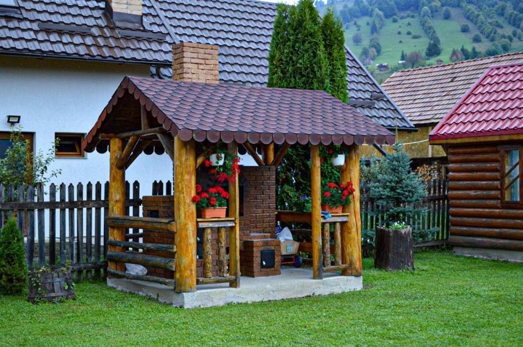 Casa Prundari Nicu Si Mirela Hotel Poiana Teiului Екстериор снимка